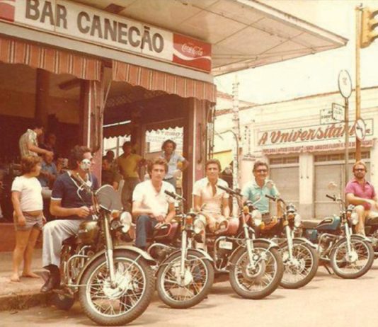 Na mesa de um bar