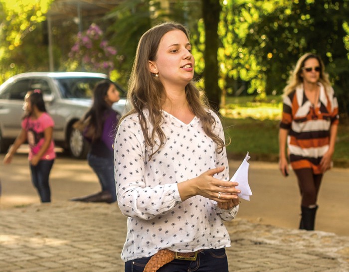 Vanessa Hanhela fala ao público