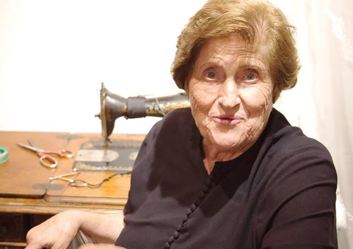 A costureira sanjoanense Yollanda Toratti, ficou famosa por seus vestidos de noiva perfeitos.